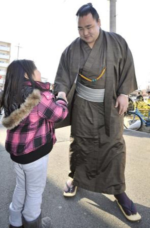 鹤龙晋升大关 日本相扑迎来新时代