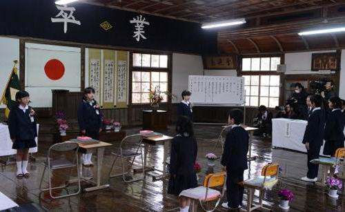 日本最古老的木造学校——吹屋小学退出历史舞台