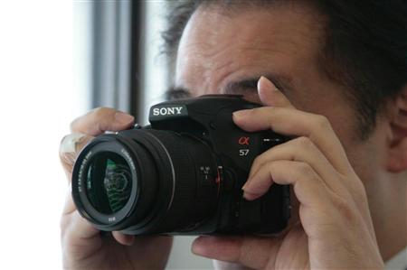 索尼发布新款数码单电相机“α57”