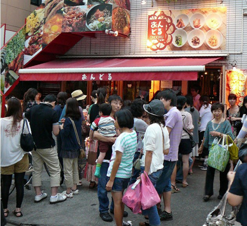日本韩流圣地剧变 新大久保帅哥街年轻女性激增