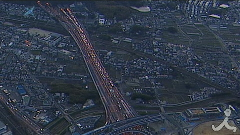 京都府名神高速公路5辆车辆接连追尾造成1死3伤