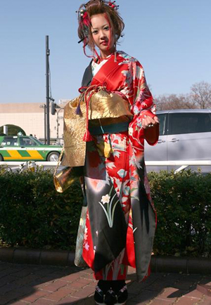 日本新时尚起义 另类的和服文化---艳丽花魁风格