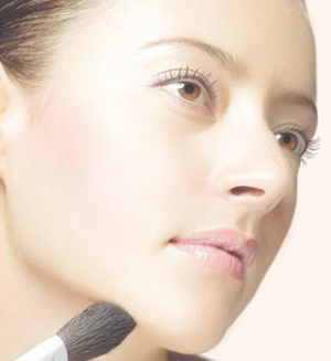 嘉娜宝高端彩妆LUNASOL“净化化妆”流程---唇妆画法