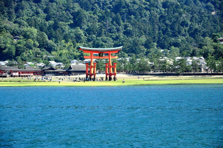 海中的严岛神社越夜越美丽 日本通