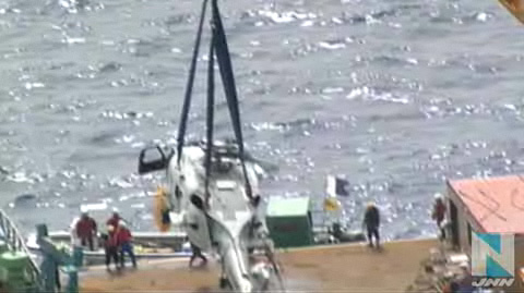 陆奥湾坠海直升机被海上自卫队打捞上岸