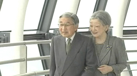 日本天皇及皇后今天登上天空树进行视察