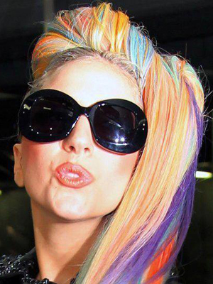 Gaga女神驾临日本 彩色瀑布秀发诠释天下第一“雷帝”型格
