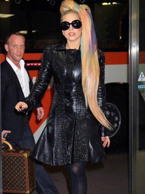 Gaga女神驾临日本 彩色瀑布秀发诠释天下第一“雷帝”型格