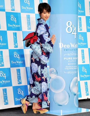 刚力彩芽代言止汗剂 花枝招展浴衣登场 坦言喜欢热血系男