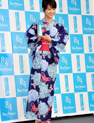刚力彩芽代言止汗剂 花枝招展浴衣登场 坦言喜欢热血系男