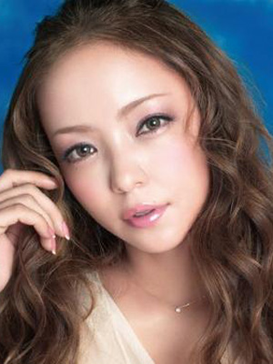 绮丝碧携手天后安室奈美惠 推出2012夏季彩妆系列—指彩篇