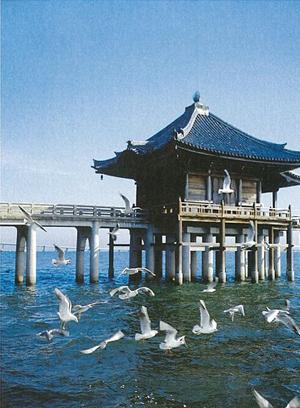 追寻中世纪兴盛的遗迹，探访充满诗情的湖族之乡