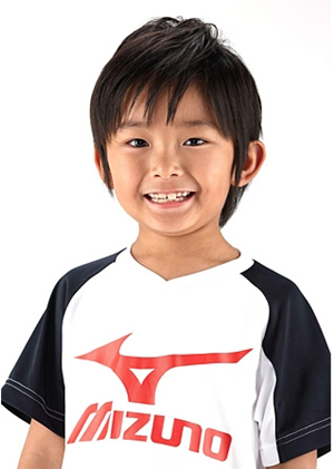 加藤清史郎是2001年出生的日本童星,向日葵剧团成员.