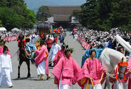 日本京都举行三大祭典之一"葵祭"