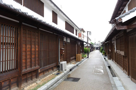 走进奈良历史街道的今井町