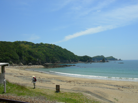 白色沙滩与蔚蓝大海间的冲绳之美