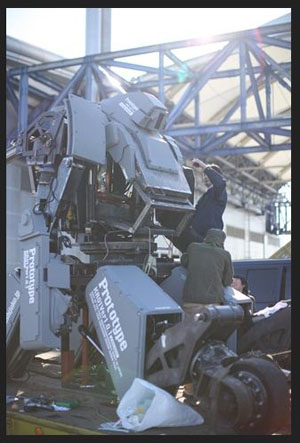 日本研发4米巨型机器人震撼全球　高达时代到来？