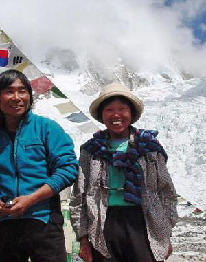 日本73岁女登山家渡边玉枝登上珠峰 刷新记录