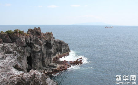 日本静冈县城之崎海岸的悬崖绝壁
