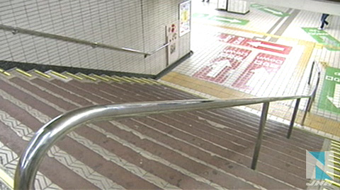 东电职员车站内偷拍高中女生裙子内部被捕