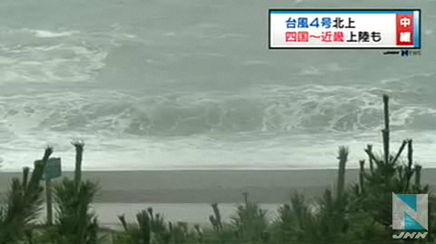 4号台风登陆四国近畿地区 狂风暴雨天昏地暗