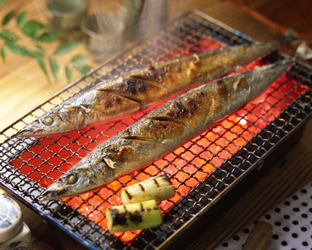 日本今年首批秋刀鱼在东京上市