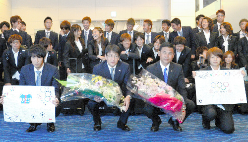 日本男女足国奥队离开日本开启奥运之旅