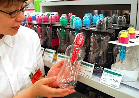 带活性炭过滤器的水瓶在日本开售