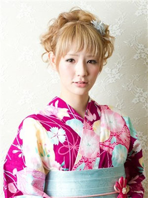 浴衣发型 演绎可爱气质风