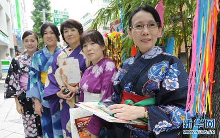 日本人着传统节日盛装迎七夕节 - 日本通