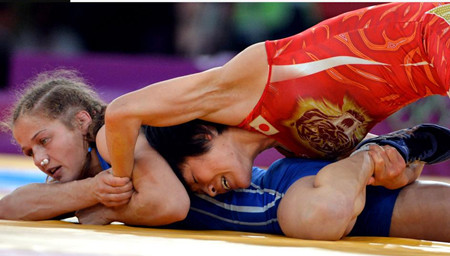 日本女将太凶猛 摔跤项目迎夺金高潮