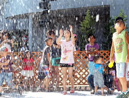 八月飞雪？东京台场“盛夏雪广场”清凉一下