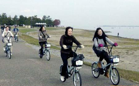 大津琵琶湖畔的自行车巡游
