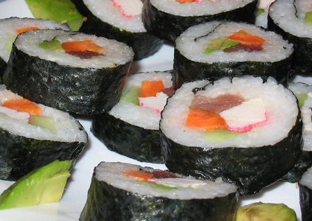 日本散寿司饭与手卷寿司有何不同