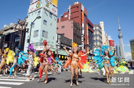 东京热情迎接“浅草桑巴舞节”