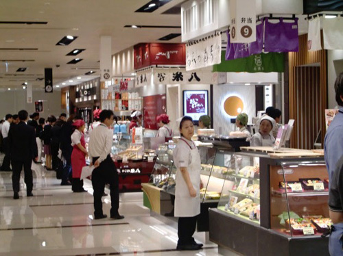 日本最大便当街开业 近万日元便当你吃得起吗？