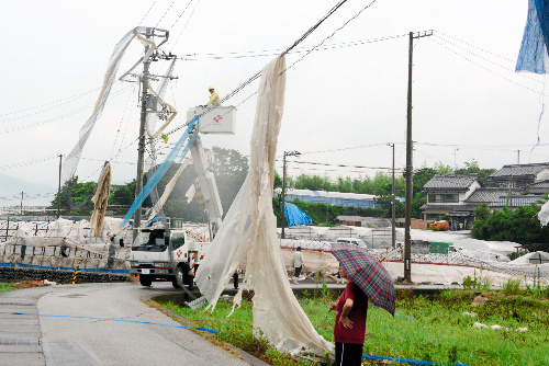 高知丨安艺市发生龙卷风致电线杆及民家受损