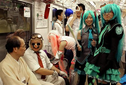 移动中的狂欢 京都地铁开通“Cosplay列车”