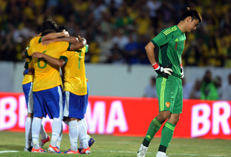 中国男足惨败巴西 日本球迷：以前我们也一样！