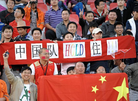中国男足惨败巴西 日本球迷：以前我们也一样！