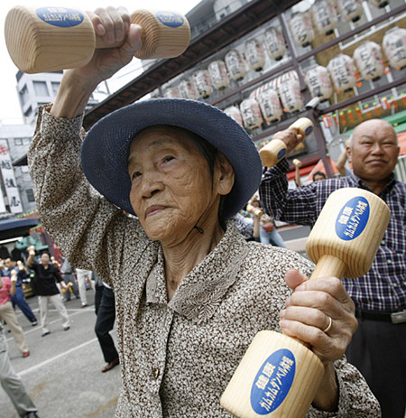 敬老日调查 日本百岁老人人数创历史新高