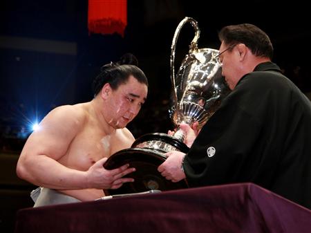 日马富士获封日本相扑第70代“横纲”