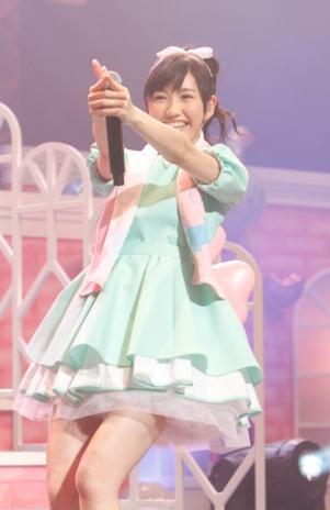 AKB猜拳大会：渡边麻友穿上“决胜服”自信满满