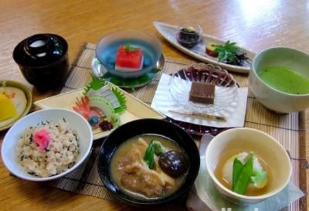 尝尽金沢江户时代传统料理