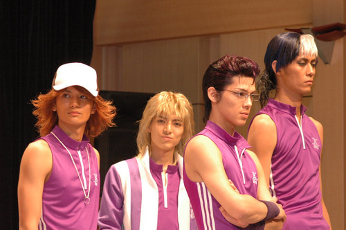 日本男演员筱谷圣强奸十几岁少女被警方逮捕