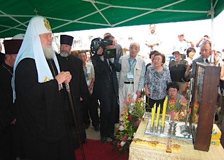 日本天皇会见俄罗斯正教会总教主