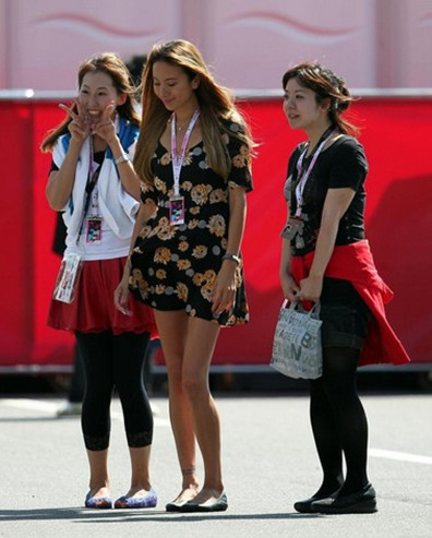 2012年F1日本站美女赛车宝贝大盘点