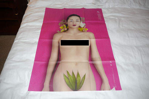 意大利某日本寿司店热卖女体盛裸体海报