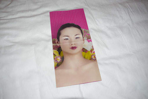意大利某日本寿司店热卖女体盛裸体海报