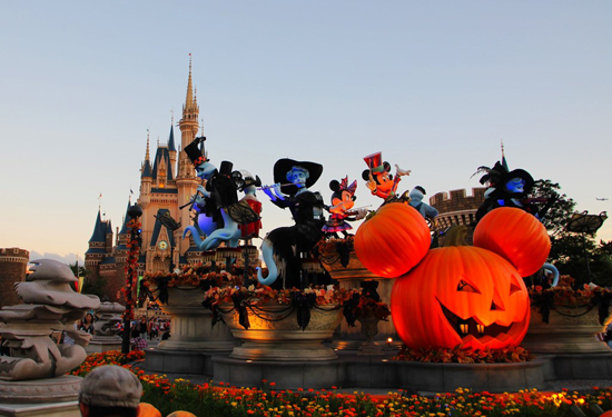 东京迪士尼万圣节主题——夜幕下的精彩世界